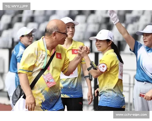赛场温情一刻:选手赛后相互致意展现体育友谊